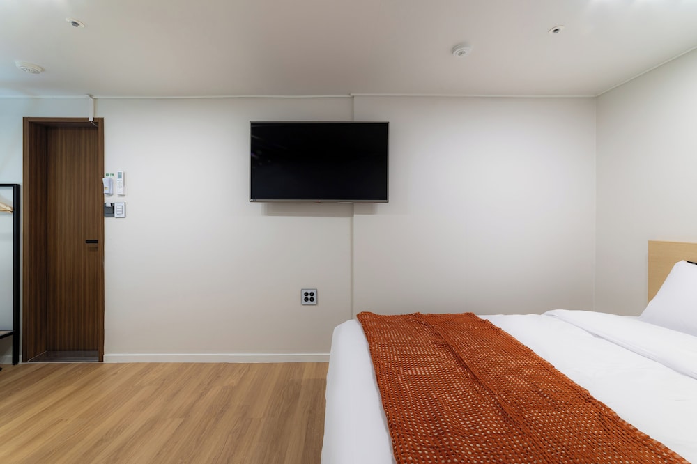 ROOM, DOUBLE BED