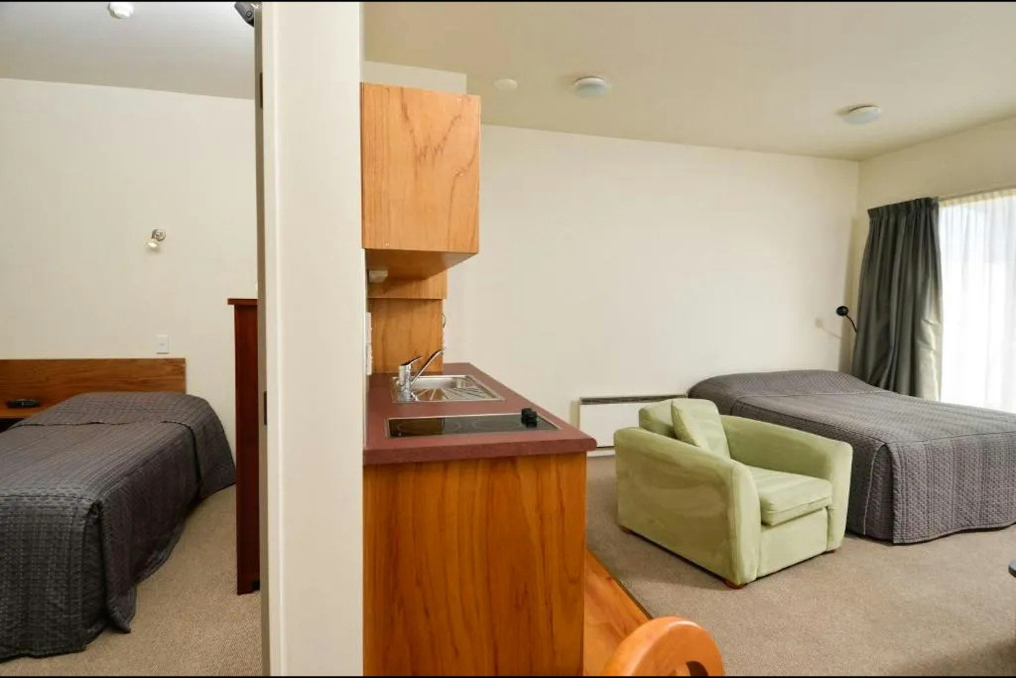 Parkside Motel 21/75