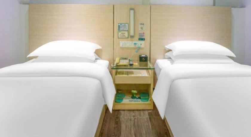 City Comfort Inn (Maoming Xuefu) 23/47