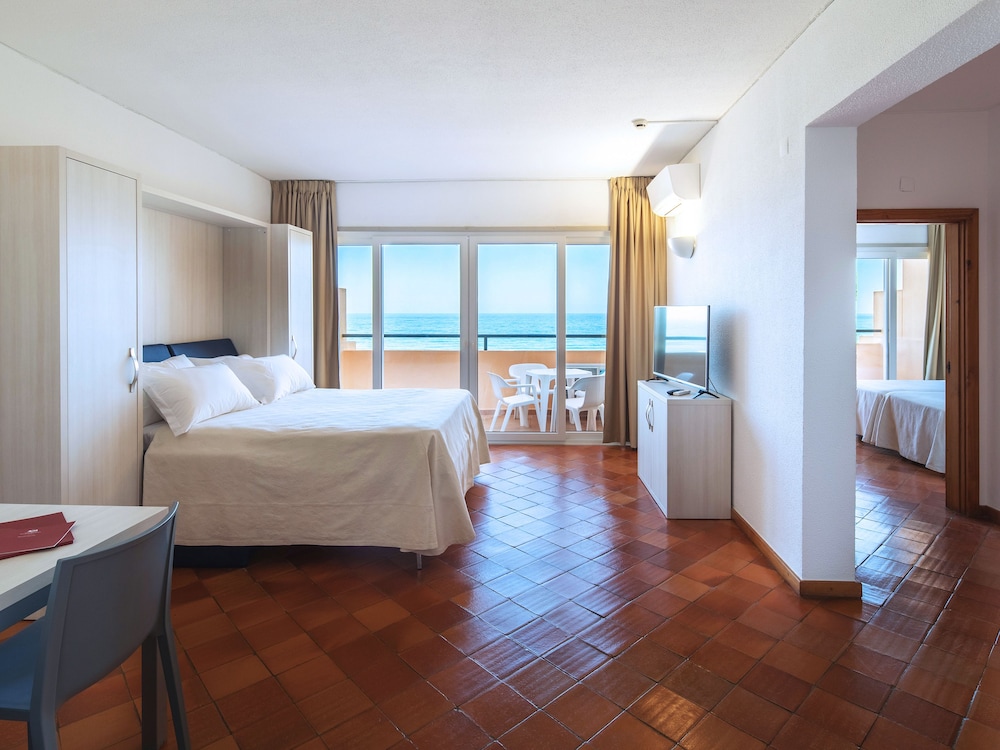 2 BEDROOMS, APARTMENT, SEA VIEW