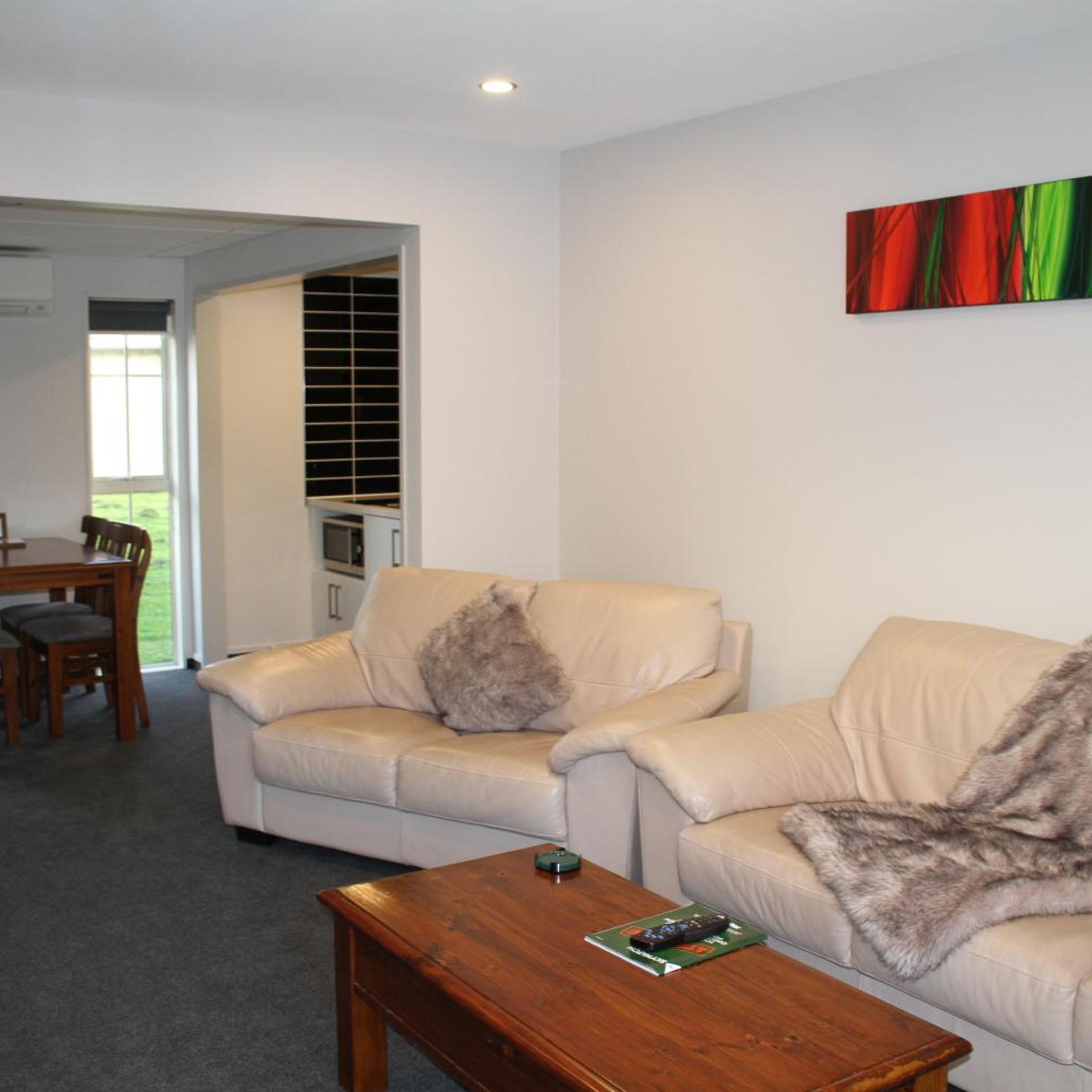 Birchwood Manor Motel 25/50
