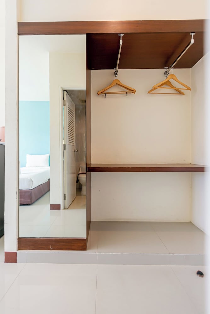 Panwalee Hotel 63/64