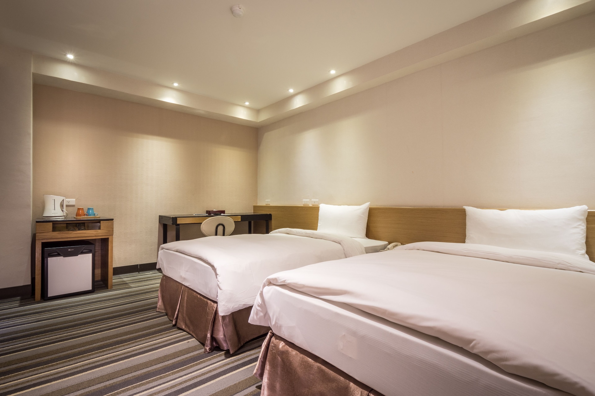DELUXE, TWIN BEDS