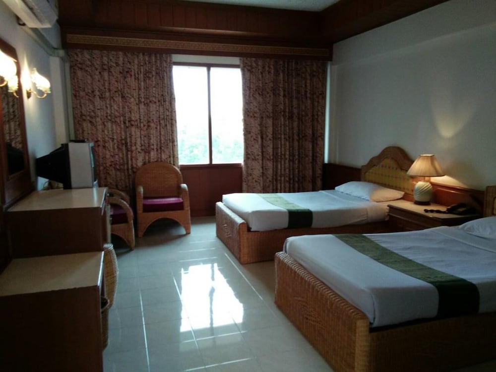 Pailyn Sukhothai 20/50