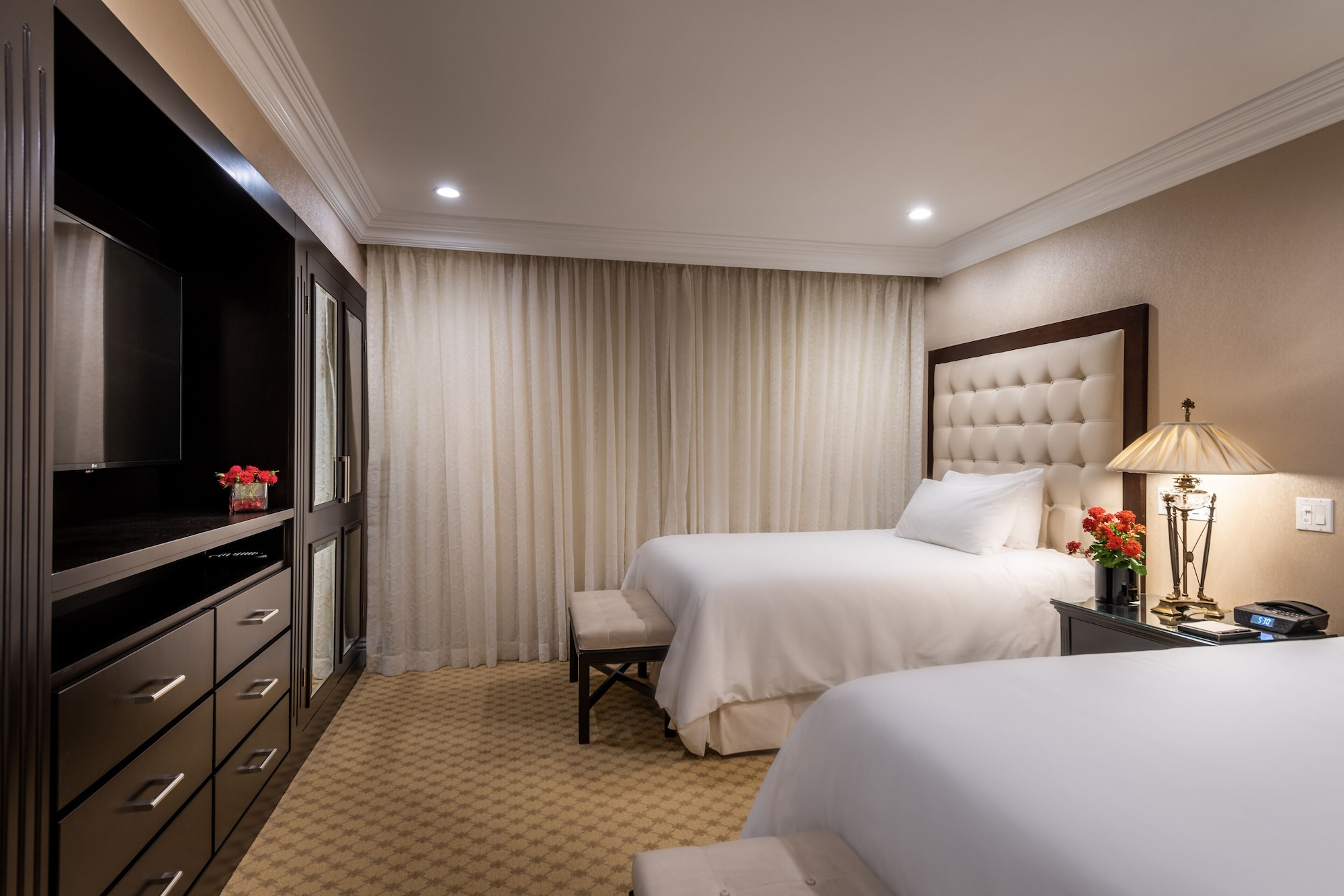Plaza, Luxury, Suite, 2 Double Beds، Beverly Hills Plaza Hotel & Spa 2/6