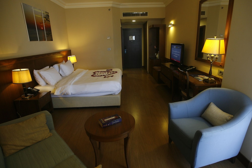 GOLDEN TULIP JIYEH MARINA RESORT 12/50