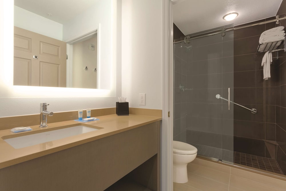 Hyatt House Cypress Anaheim 7/72