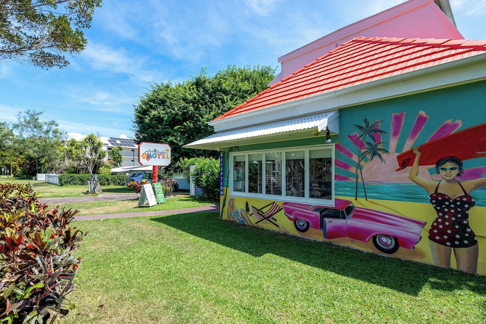 PORT DOUGLAS MOTEL 60/73
