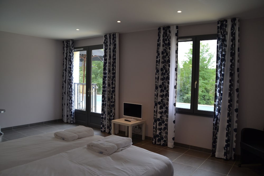 Chateau Les Merles 12/49