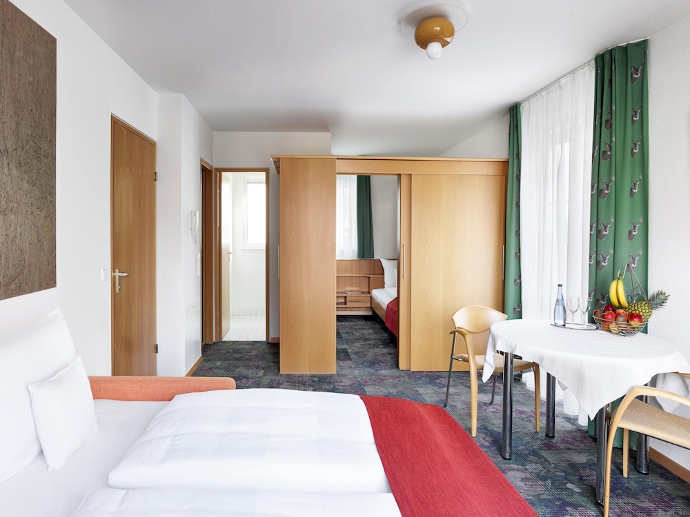 Hirsch Hotel 14/66