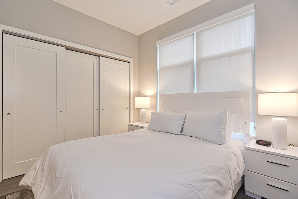 Global Luxury Suites East Boston 11/50
