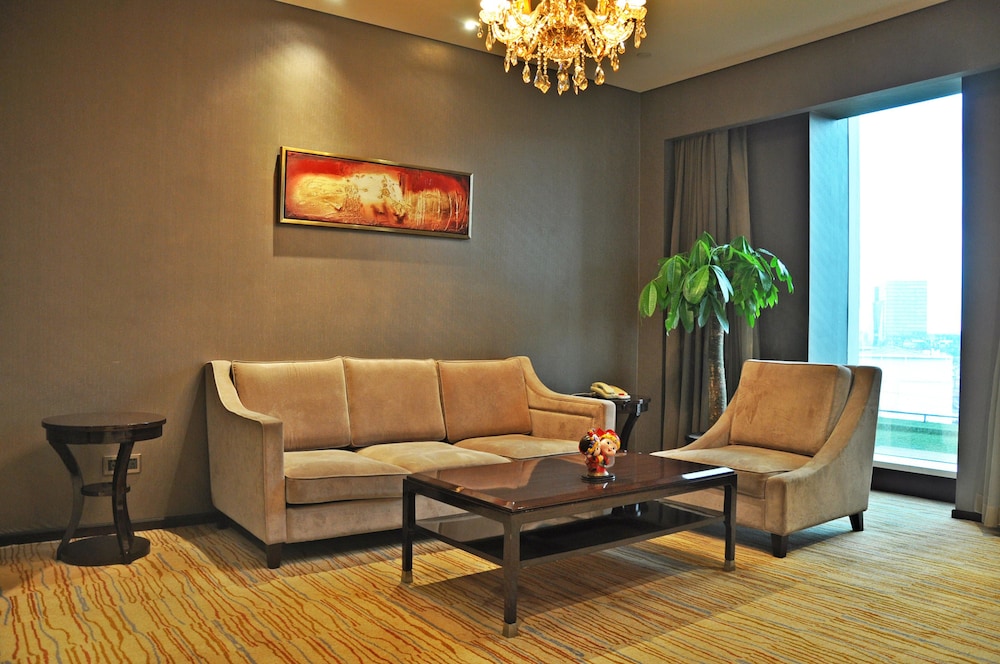 Royal International Hotel 38/60