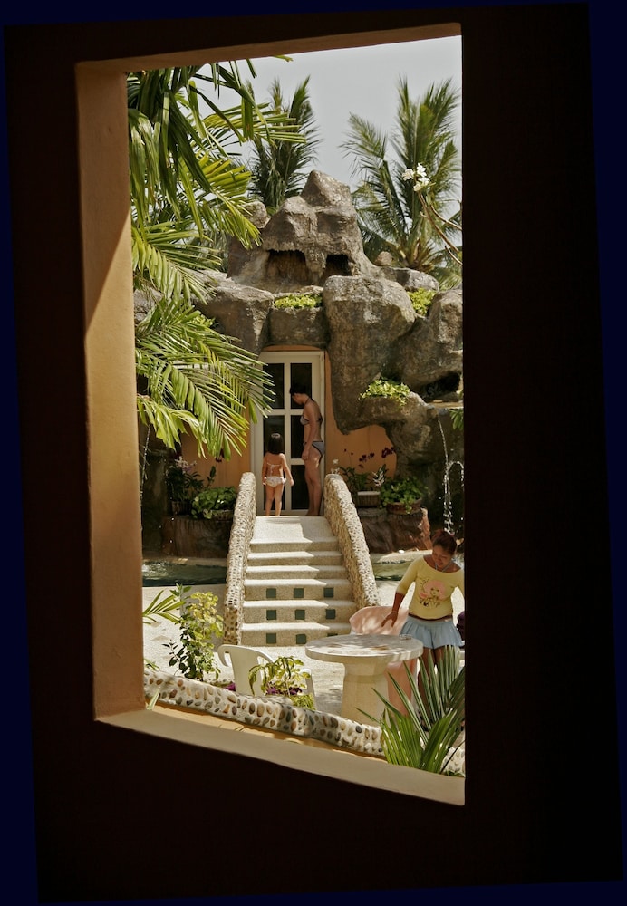 Pacific Club Resort 7/75