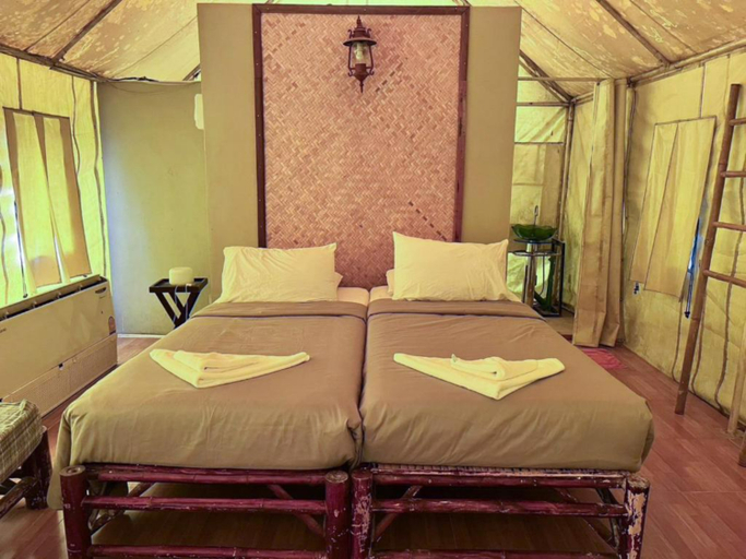 Deluxe, Tent