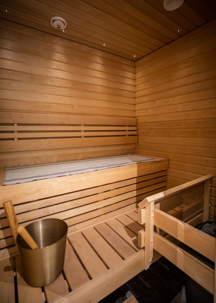 swimming pool spa