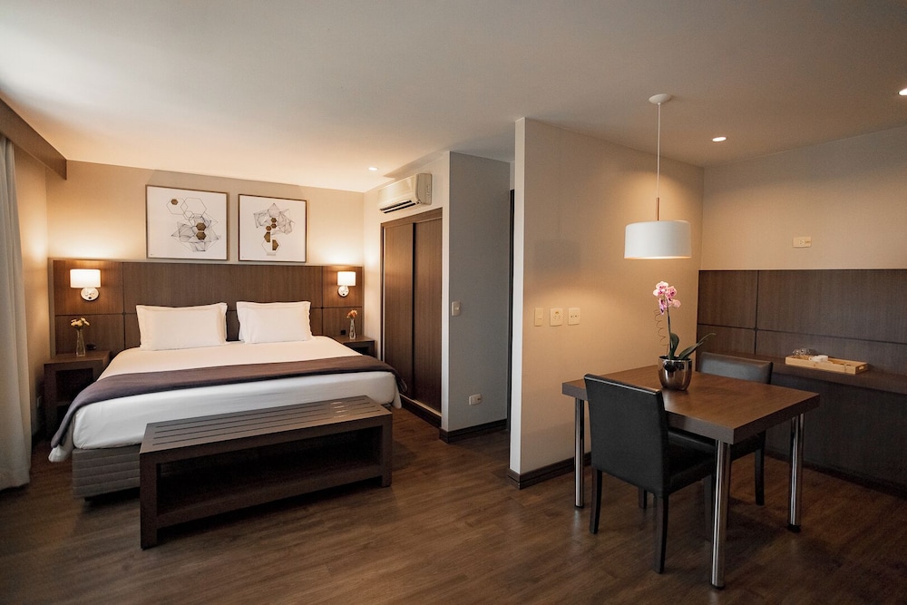 جناح كلاسيكي بسرير مزدوج