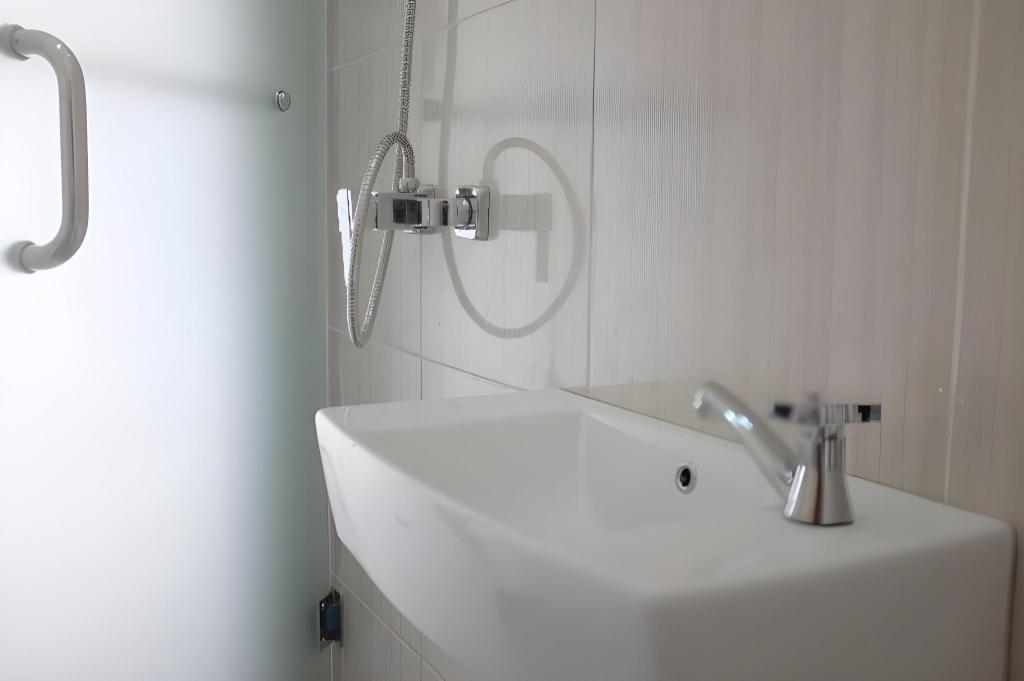 Reddoorz Plus Near Mall Ciputra Jakarta 47/51