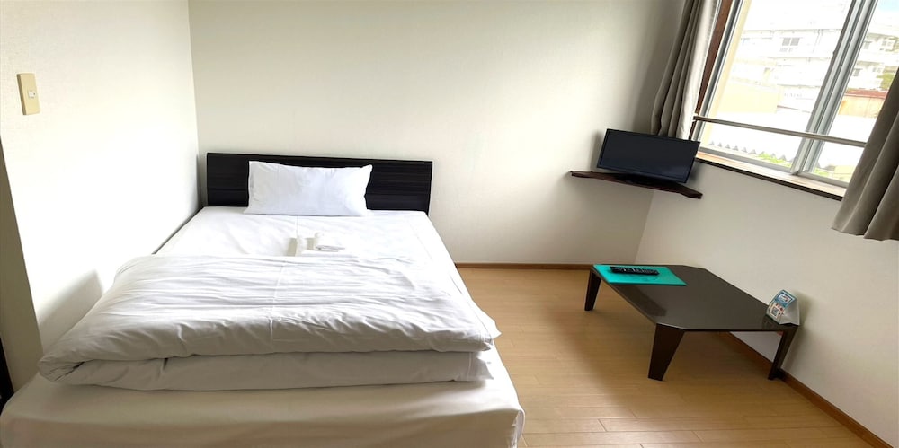 ROOM, SINGLE