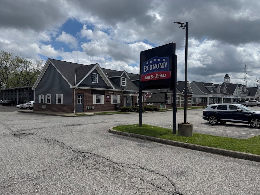 Economy Inn North Randall 35/49