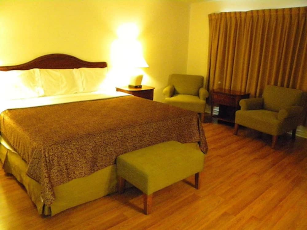 Fairway Inn by the Falls 19/44
