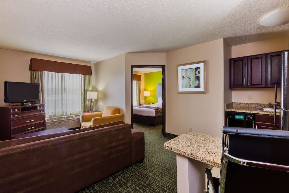 Staybridge Suites Cedar Rapids North 35/41