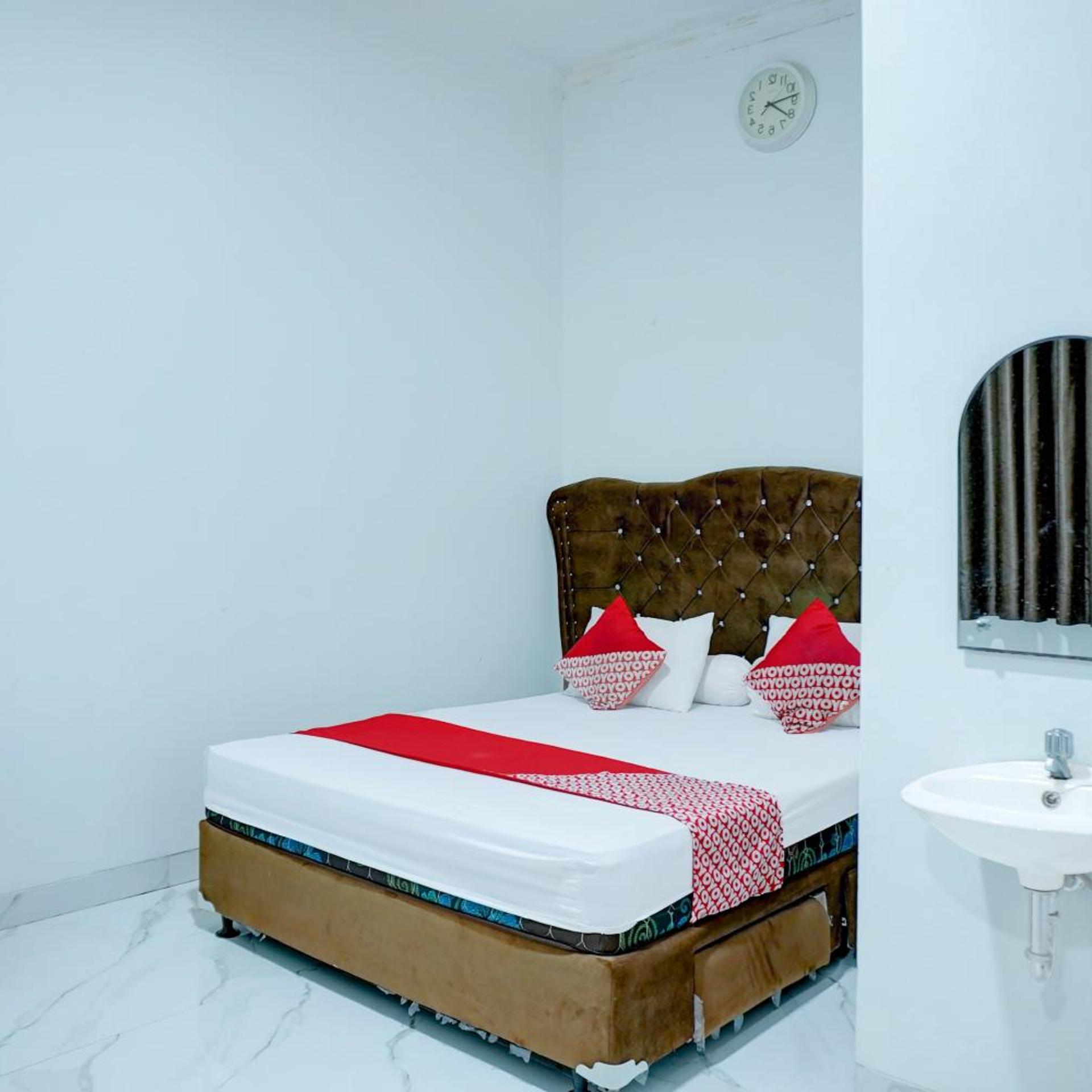 Hotel O Stasiun Cirebon Kejaksan Near Alun Alun Cirebon Formerly Family Homestay 10/27