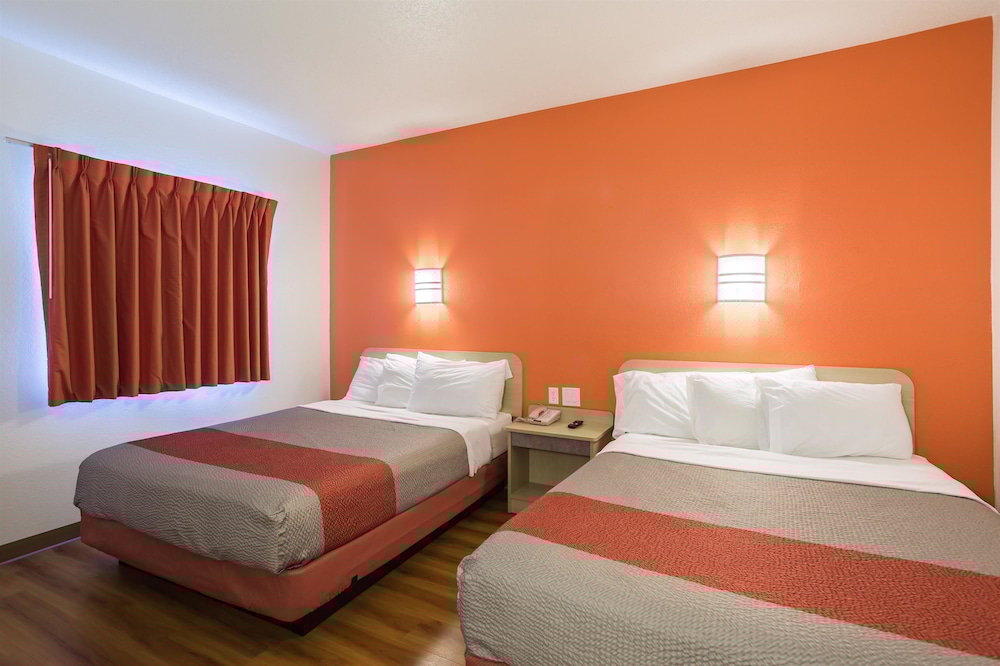 Motel6 Dale, IN 26/45
