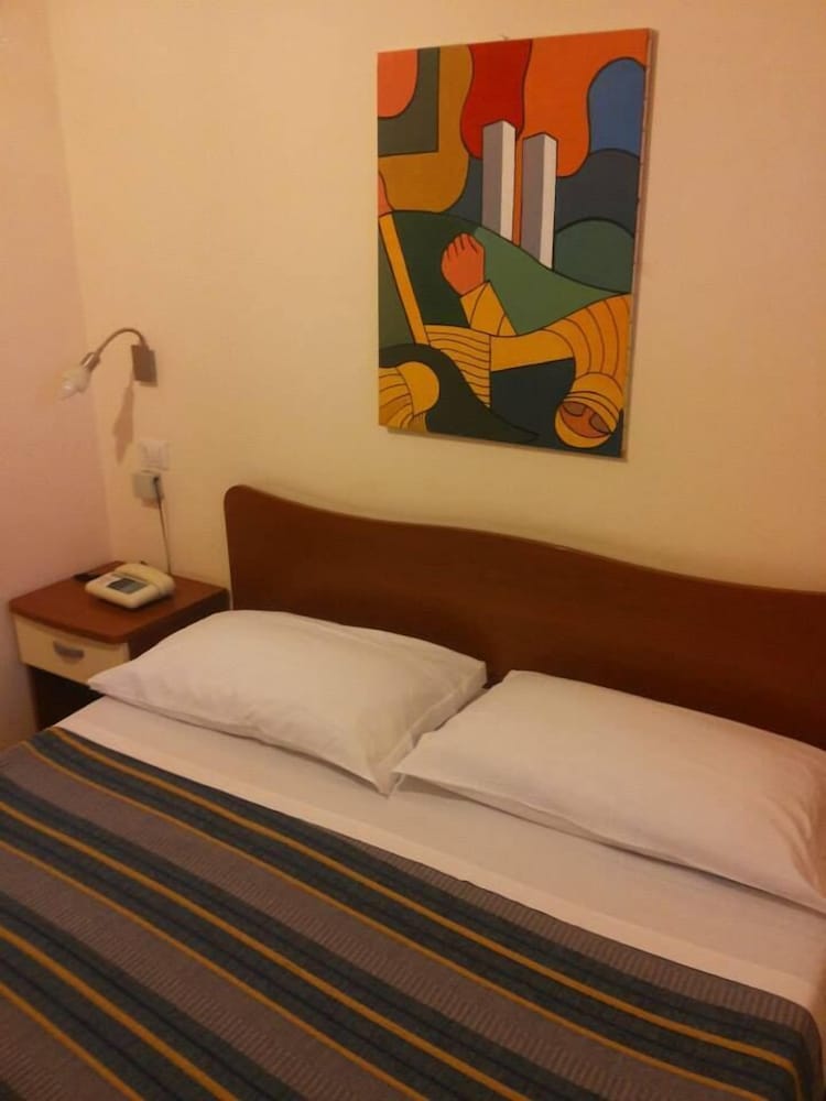 Piccolo Hotel 8/42