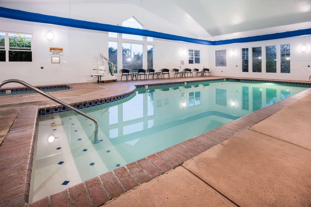 La Quinta Inn Suites By Wyndham Newport 21/40