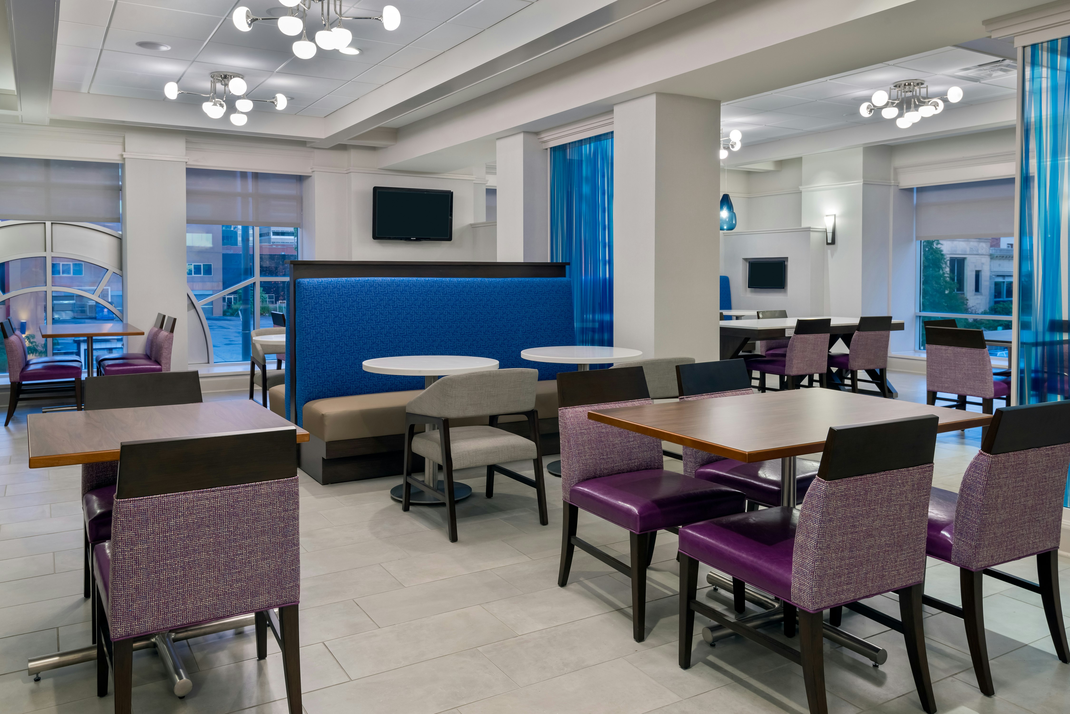Hampton Inn And Suites Buffalo Downtown 39/52