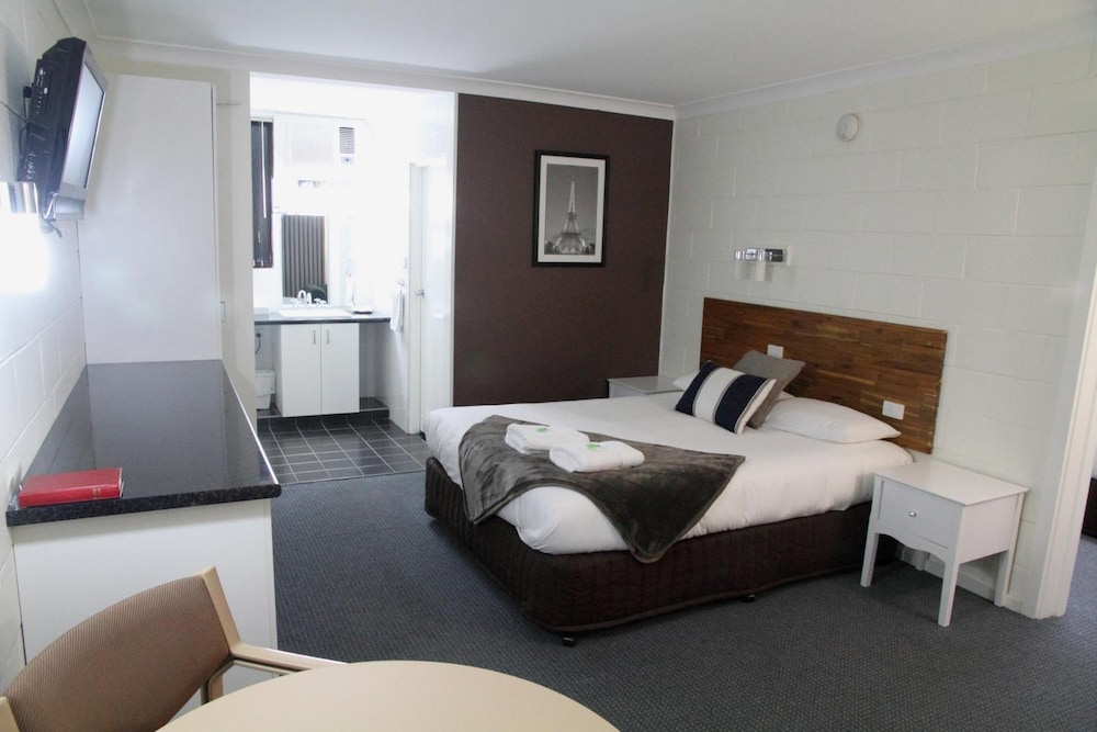 Plainsman Motel 19/63