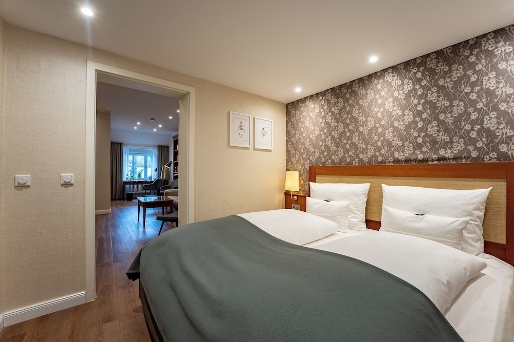 Suite, Apartment, Single, Double Bed, Sofa