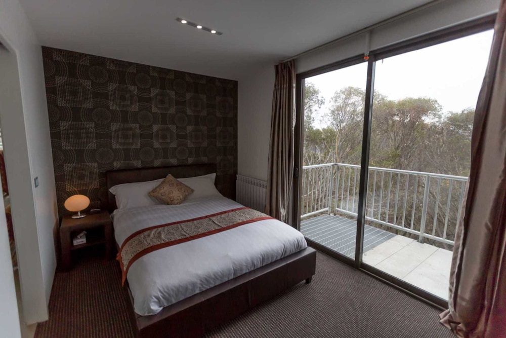 DUCK INN MT BULLER 24/61