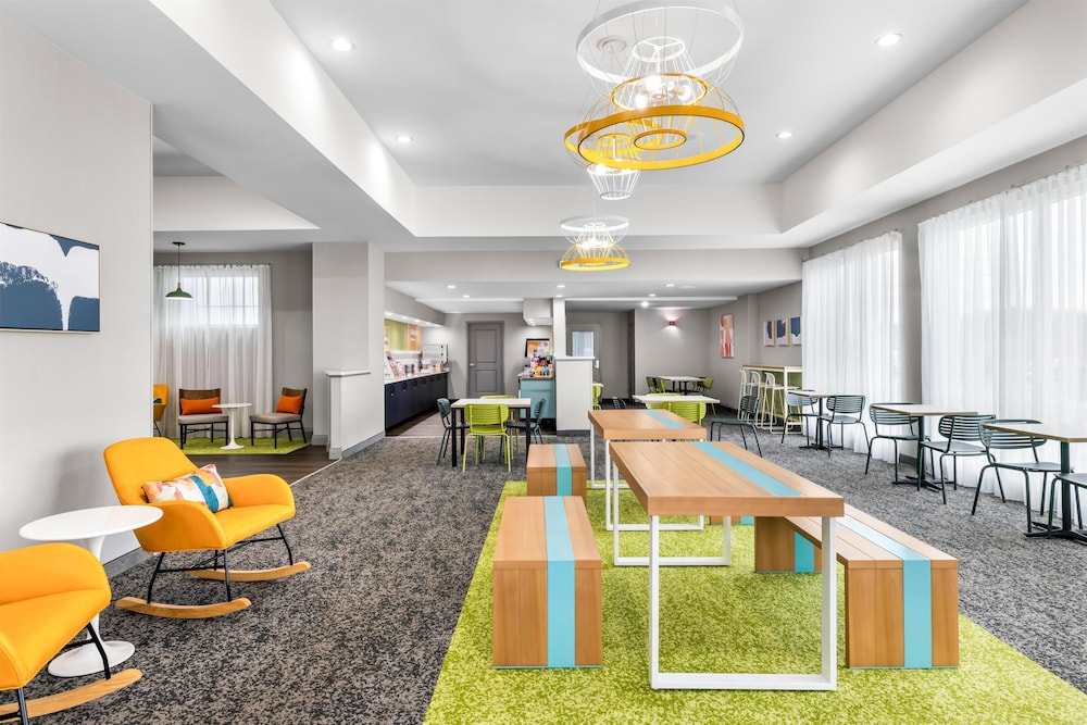 Spark by Hilton Hamburg 32/50