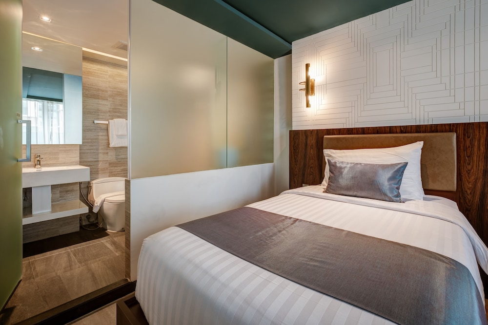 DELUXE, TWIN BEDS