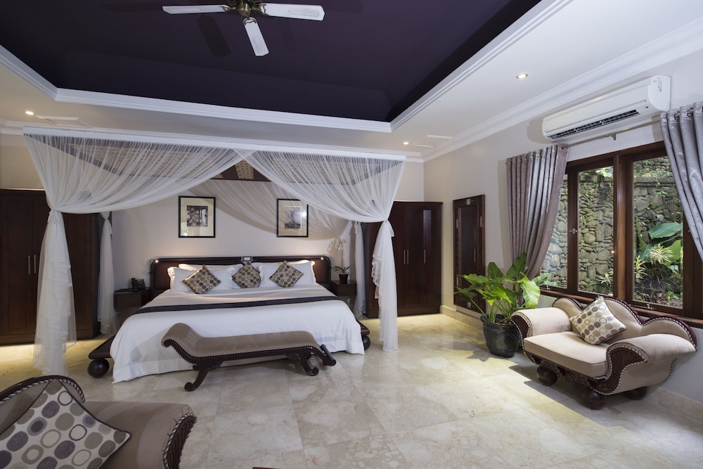 POOL, SUITE