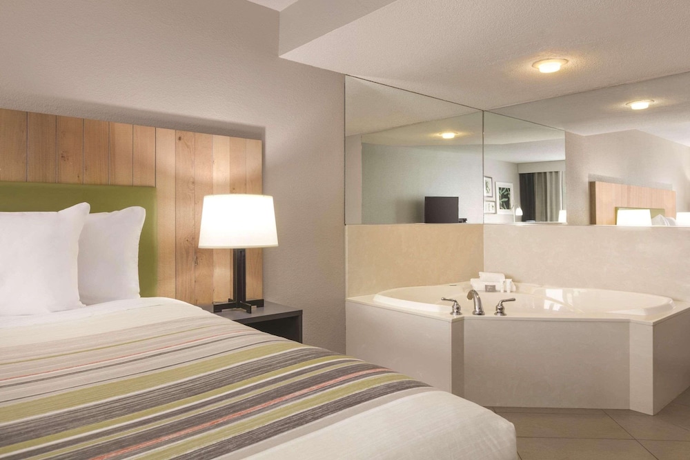 Country Inn & Suites by Radisson, London, KY 22/41