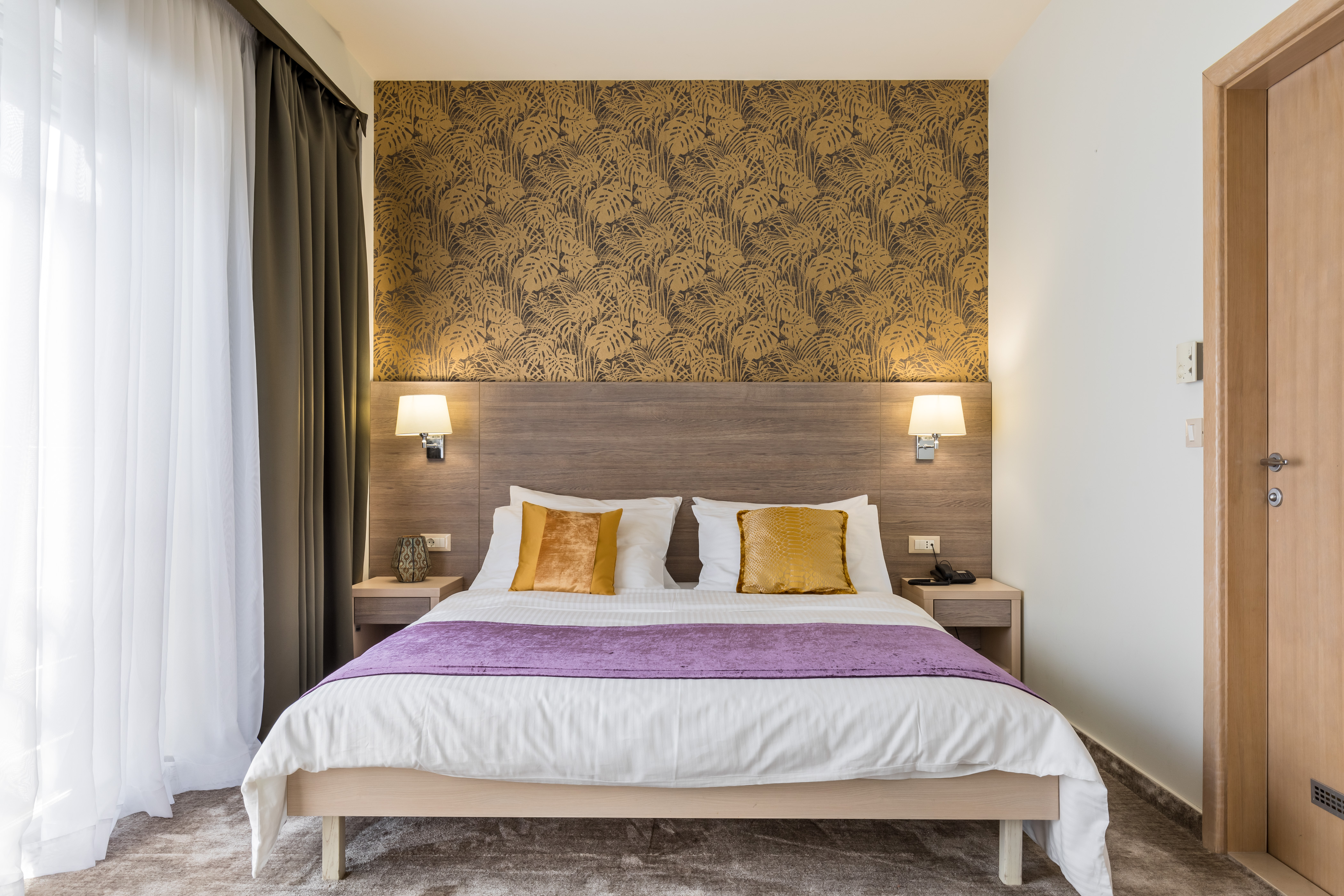 ROOM, DOUBLE BED