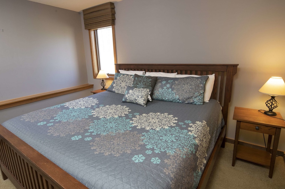 Okemo Mountain Lodging 30/42