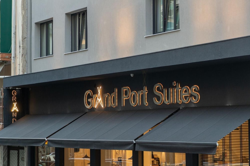 Grand Port Suites Thessaloniki 2/26