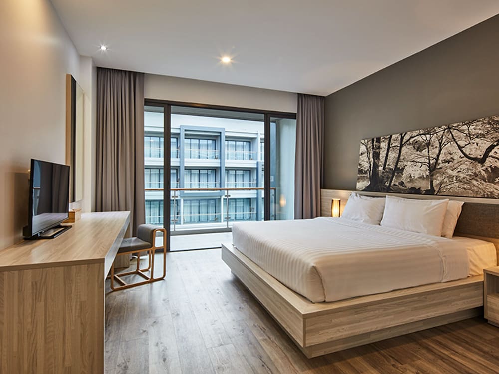 COZY, STANDARD, KING BED, GARDEN VIEW