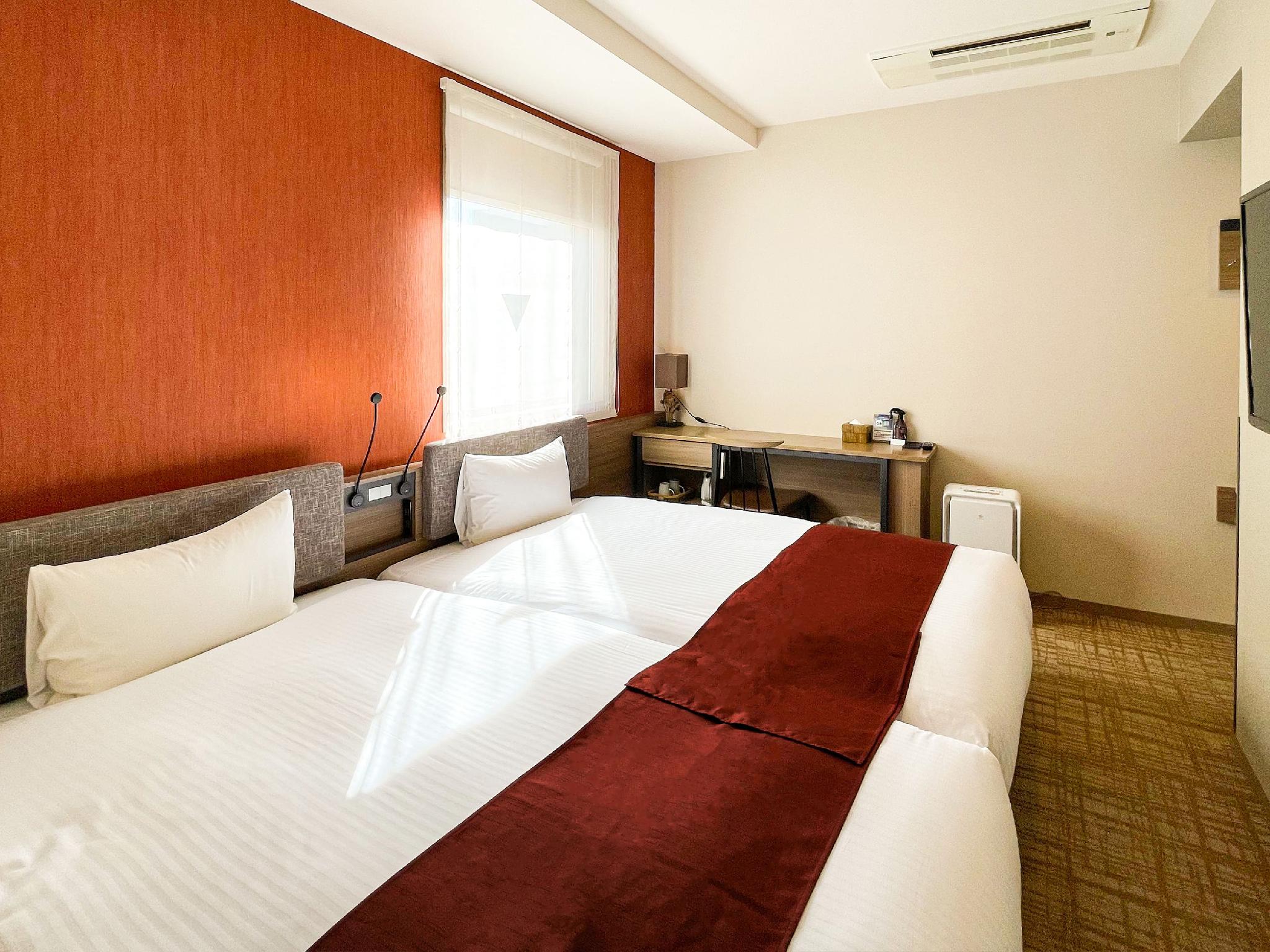 Semi Room, 2 Semi Double Beds