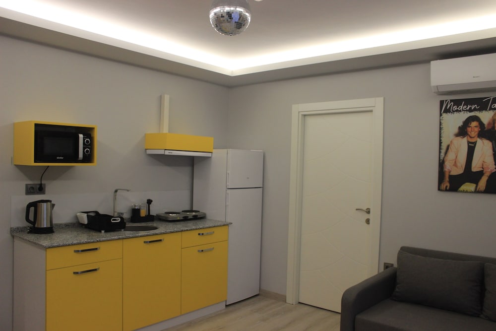 Retro Star Suites 28/38