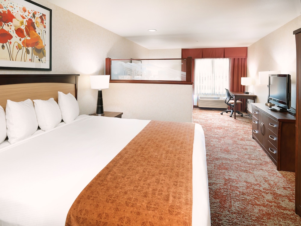 ROOM, KING BED