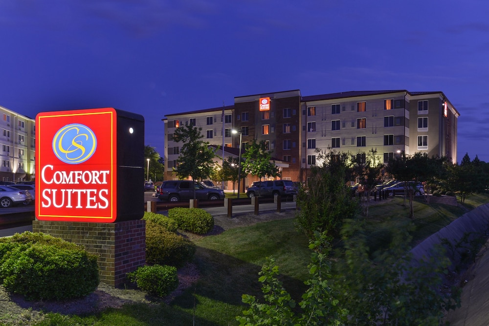 Comfort Suites At Virginia Center Commons 1/39