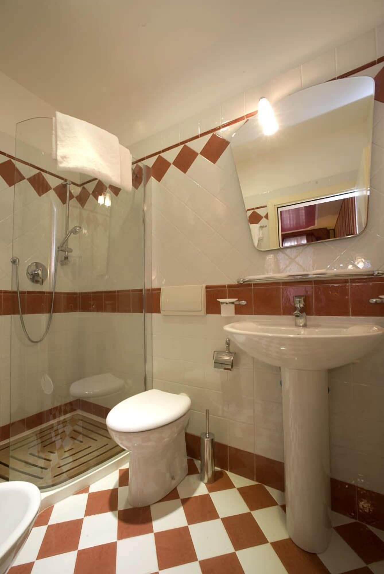 ROOM, SINGLE