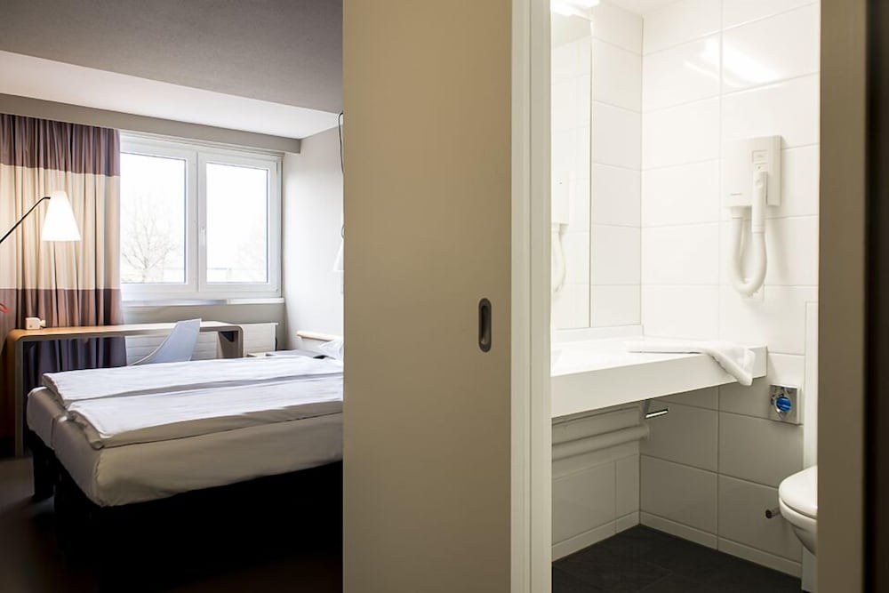 Ibis Zurich Adliswil 9/74