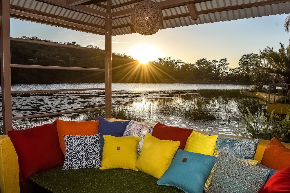 Bambuu Lakeside Lodge 37/50