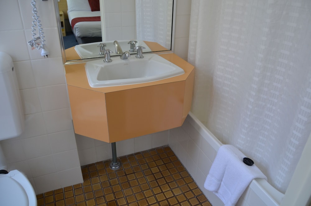 Devere Hotel 51/53