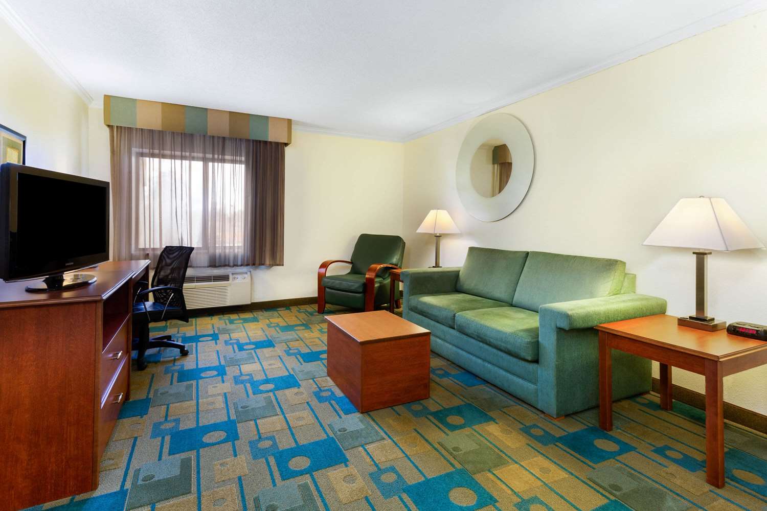 La Quinta Inn Chicago Willowbrook 13/24